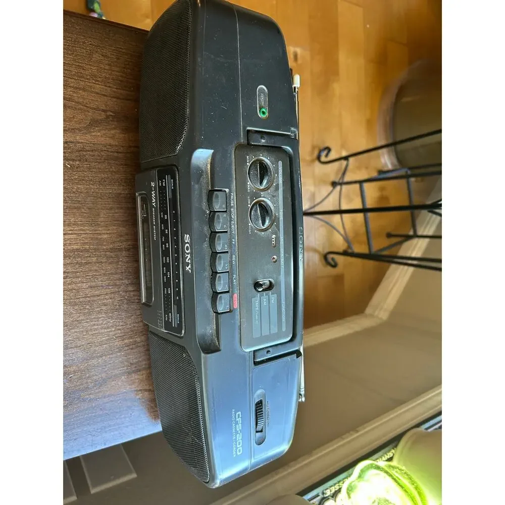 VTG Sony CFS-200 Stereo FM/AM Radio Cassette Recorder Compact Boombox Working